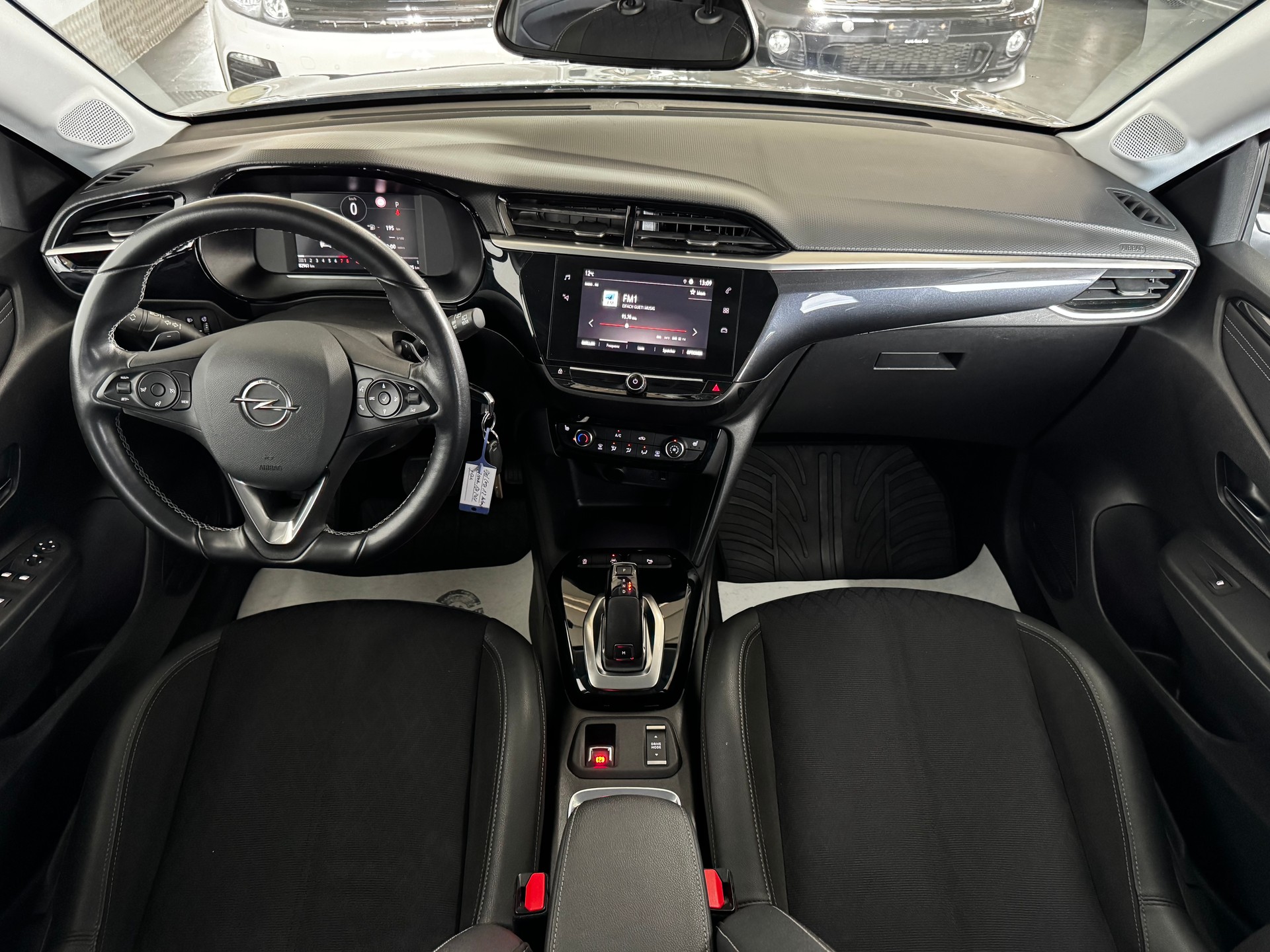 OPEL Corsa 1.2 TP Elegance-image-16