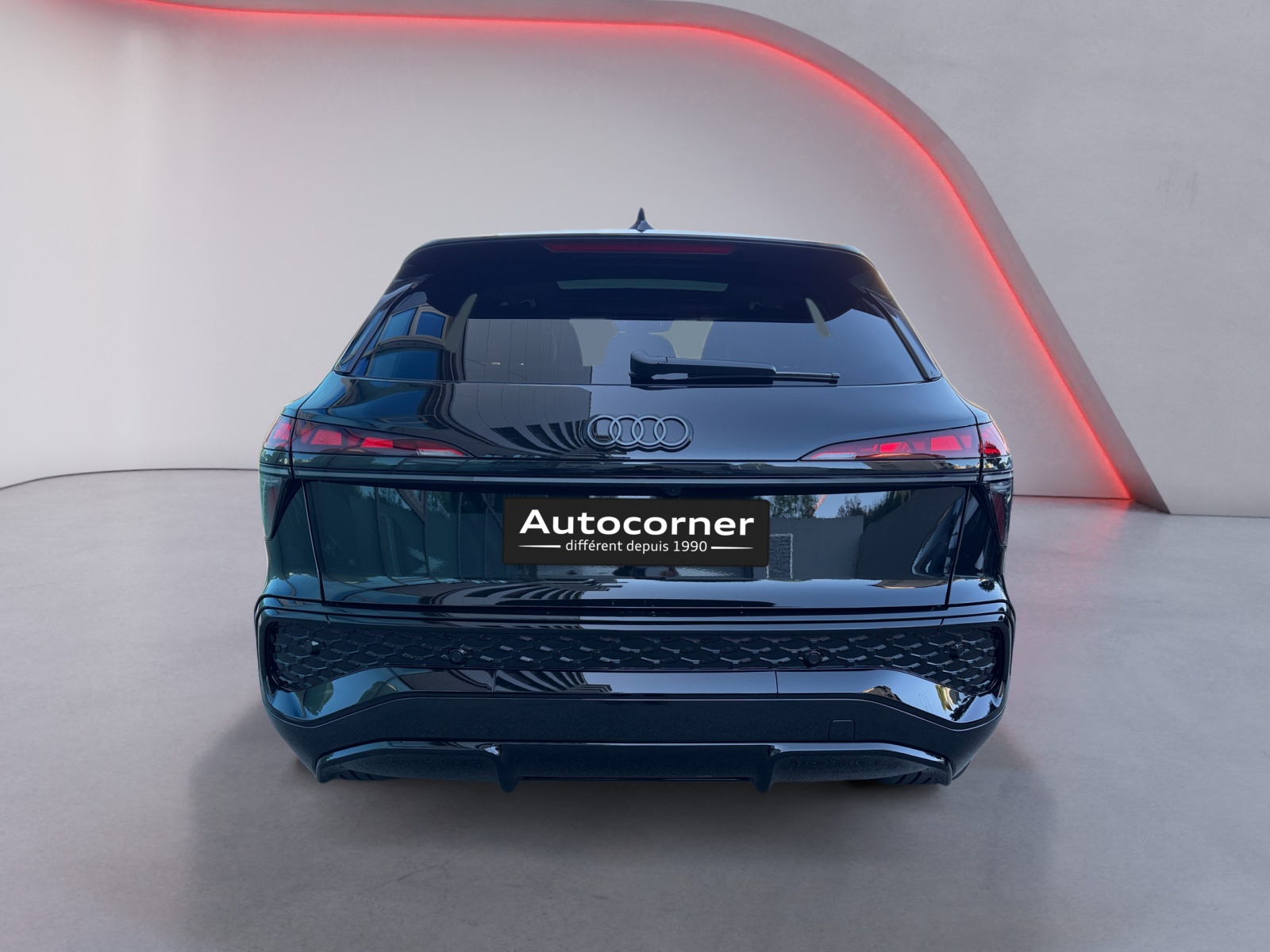 AUDI Q3 SUV e-hybrid 200 kW S tronig-image-3