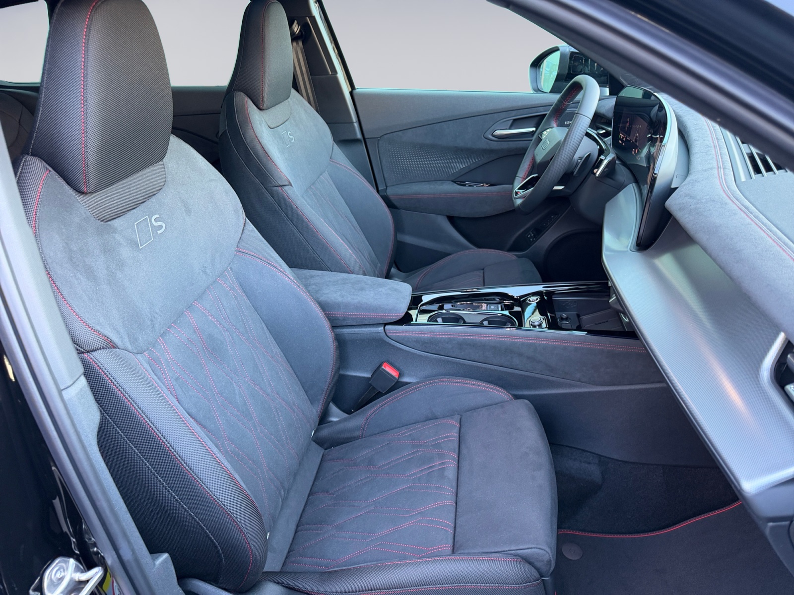 AUDI Q3 SUV e-hybrid 200 kW S tronig-image-11