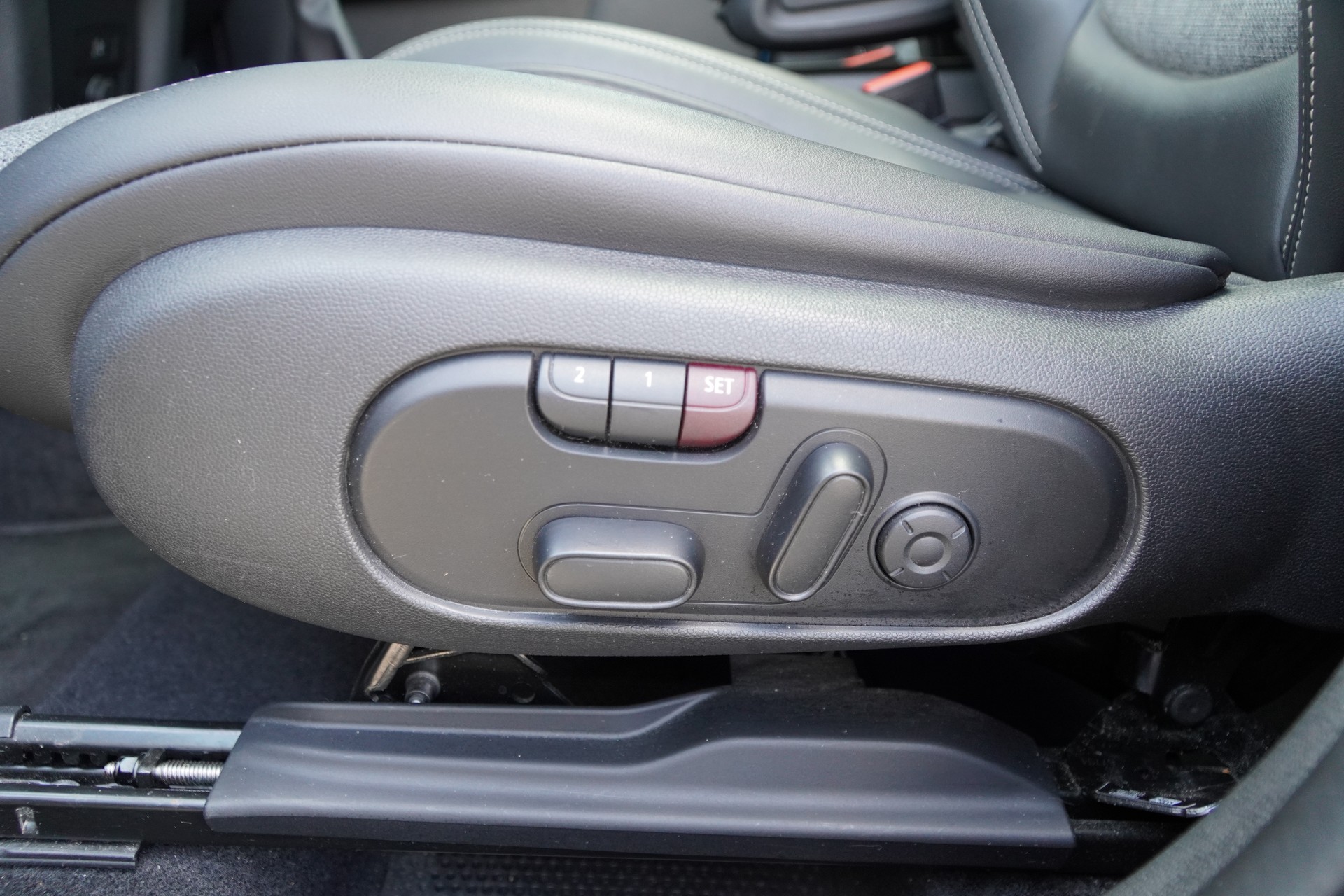 MINI Countryman Cooper SE ALL4 PHEV Steptronic-image-24