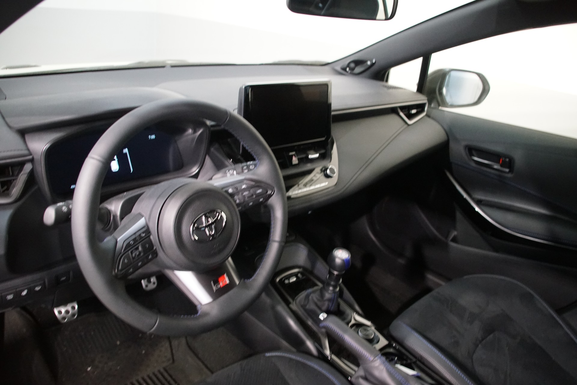 TOYOTA GR Corolla Circuit Edition-image-13
