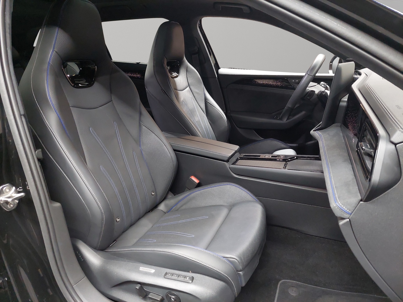VW Passat Variant 2.0 TSI evo4 R-Line 4 Motion DSG-image-8