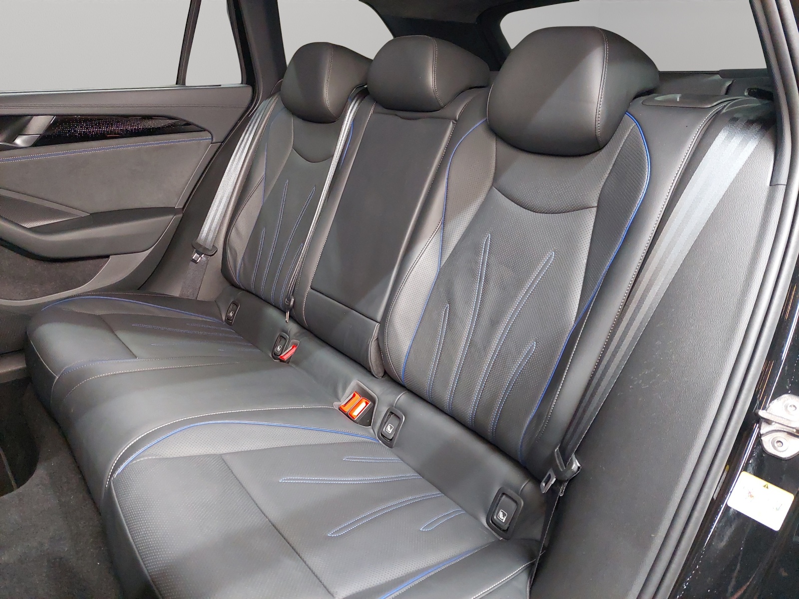 VW Passat Variant 2.0 TSI evo4 R-Line 4 Motion DSG-image-7