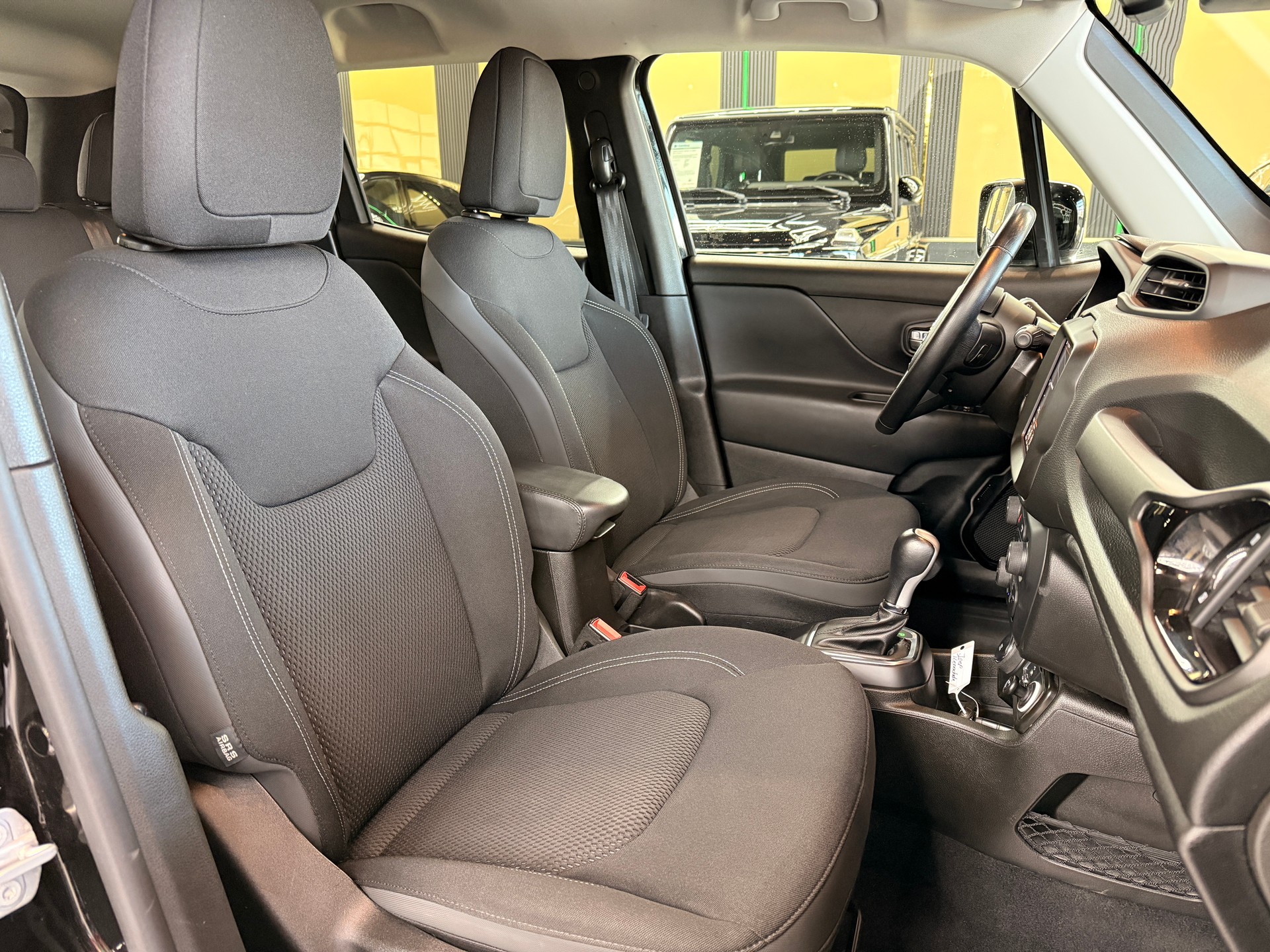 JEEP Renegade 1.3 Turbo Limited AWD-image-11