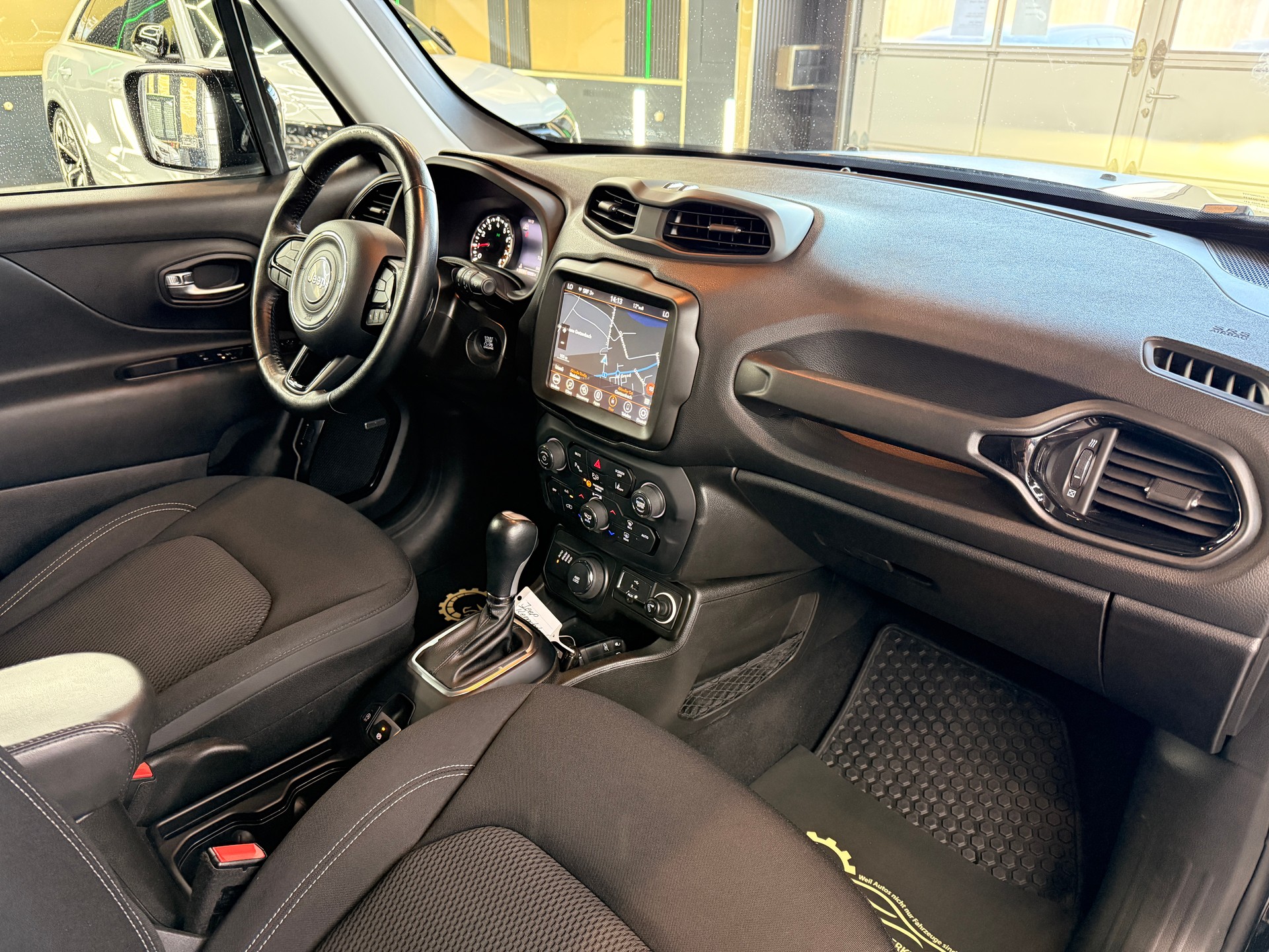 JEEP Renegade 1.3 Turbo Limited AWD-image-10