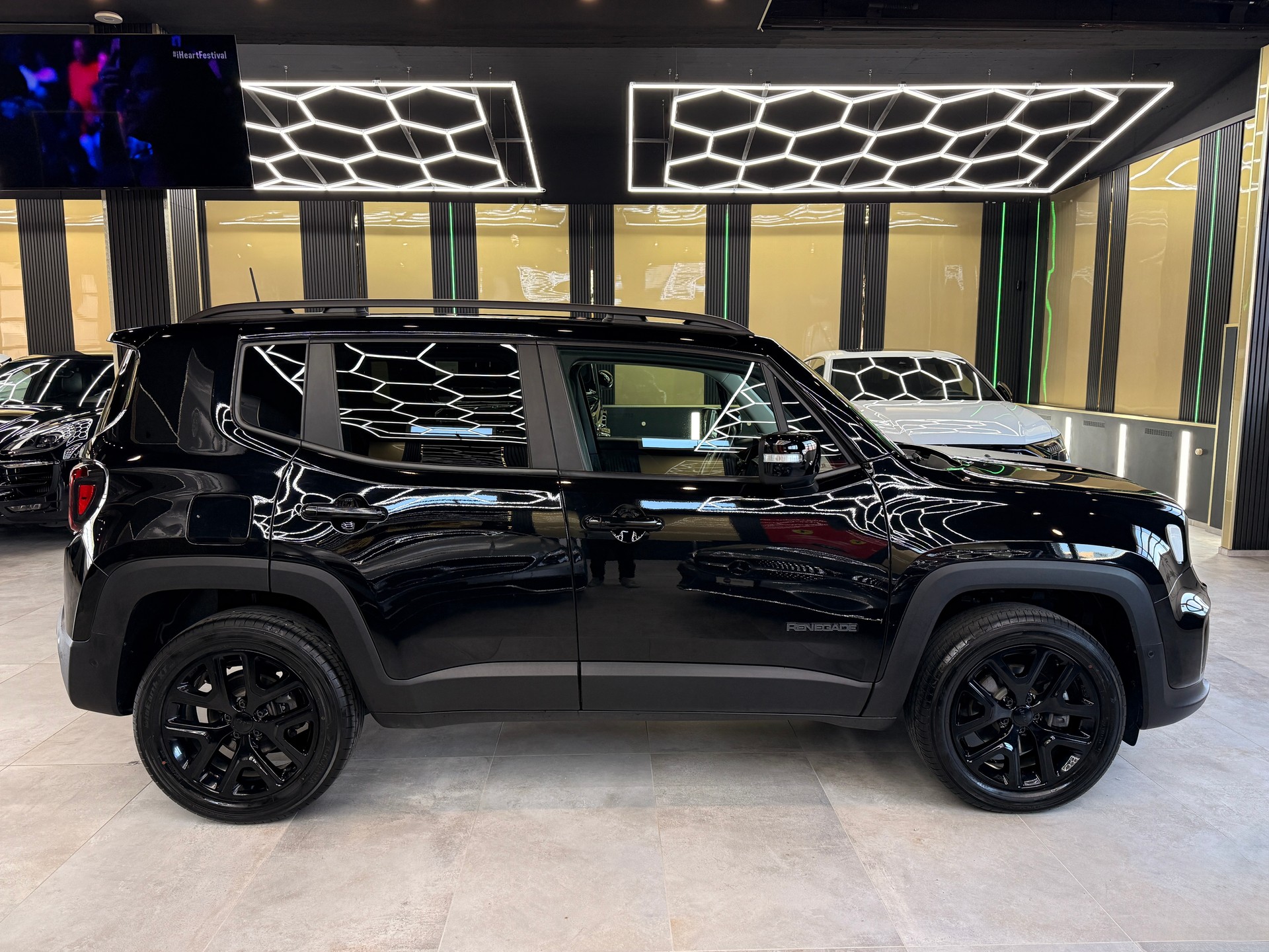JEEP Renegade 1.3 Turbo Limited AWD-image-3