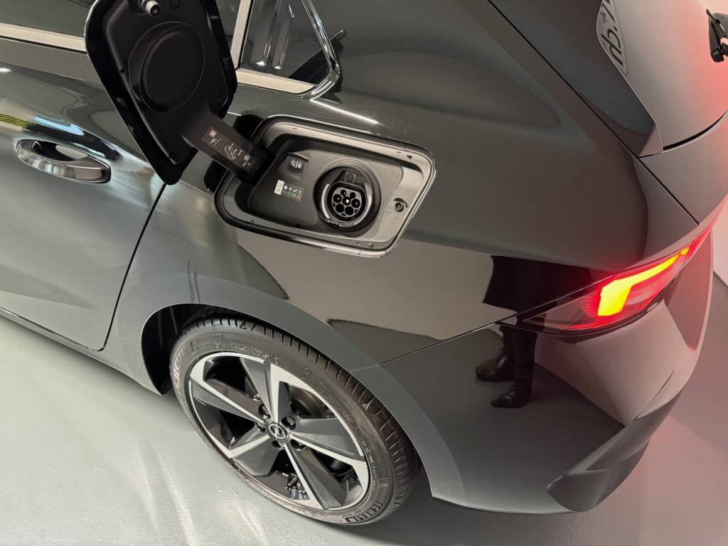 OPEL Astra 1.6 PHEV Turbo Swiss A-image-12