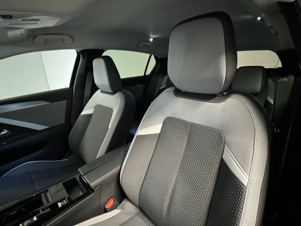 OPEL Astra 1.6 PHEV Turbo Swiss A-image-9