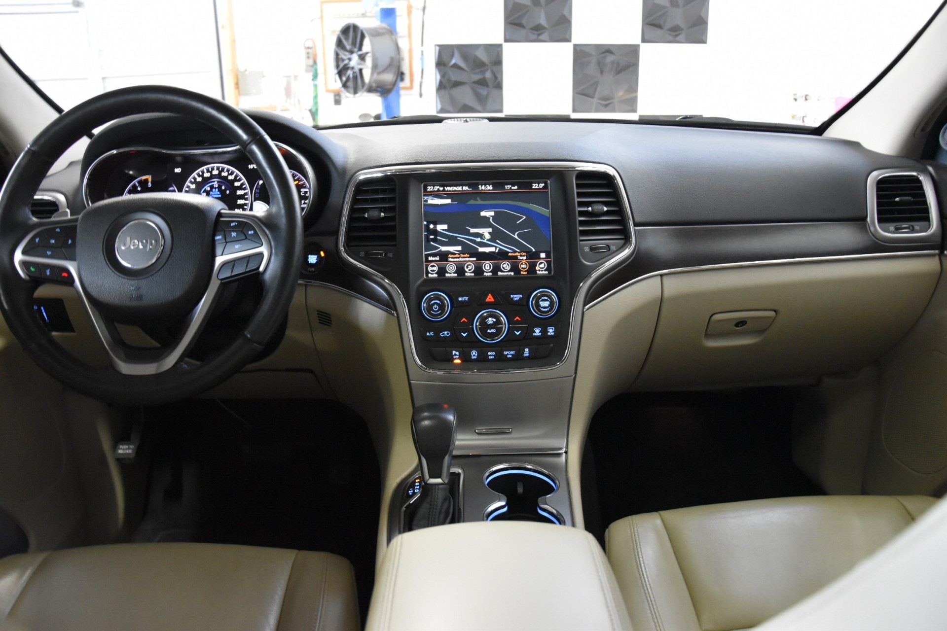 JEEP Grand Cherokee 3.0 CRD Limited Automatic-image-8