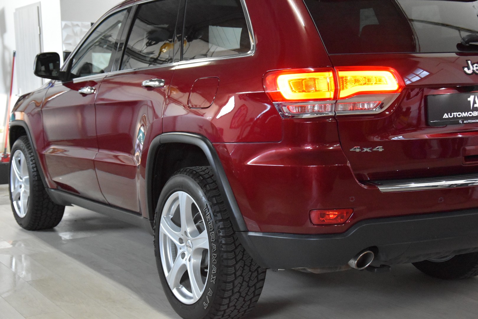 JEEP Grand Cherokee 3.0 CRD Limited Automatic-image-3