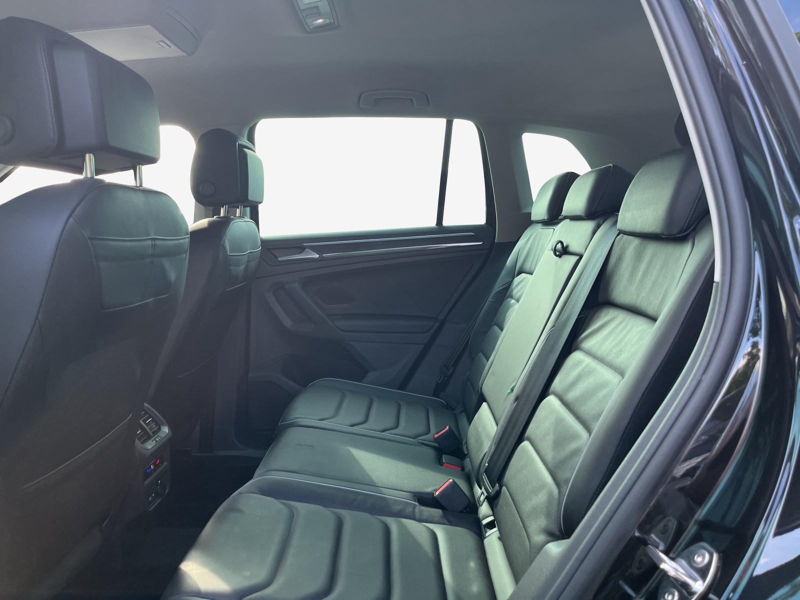 VW Tiguan 2.0 TDI SCR Elegance 4Motion DSG-image-9