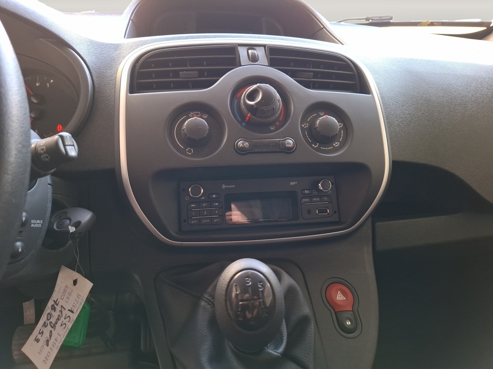 RENAULT Kangoo Medium dCi 90 ENERGY Business // Anhängerkupplung // 3-Plätzer-image-10