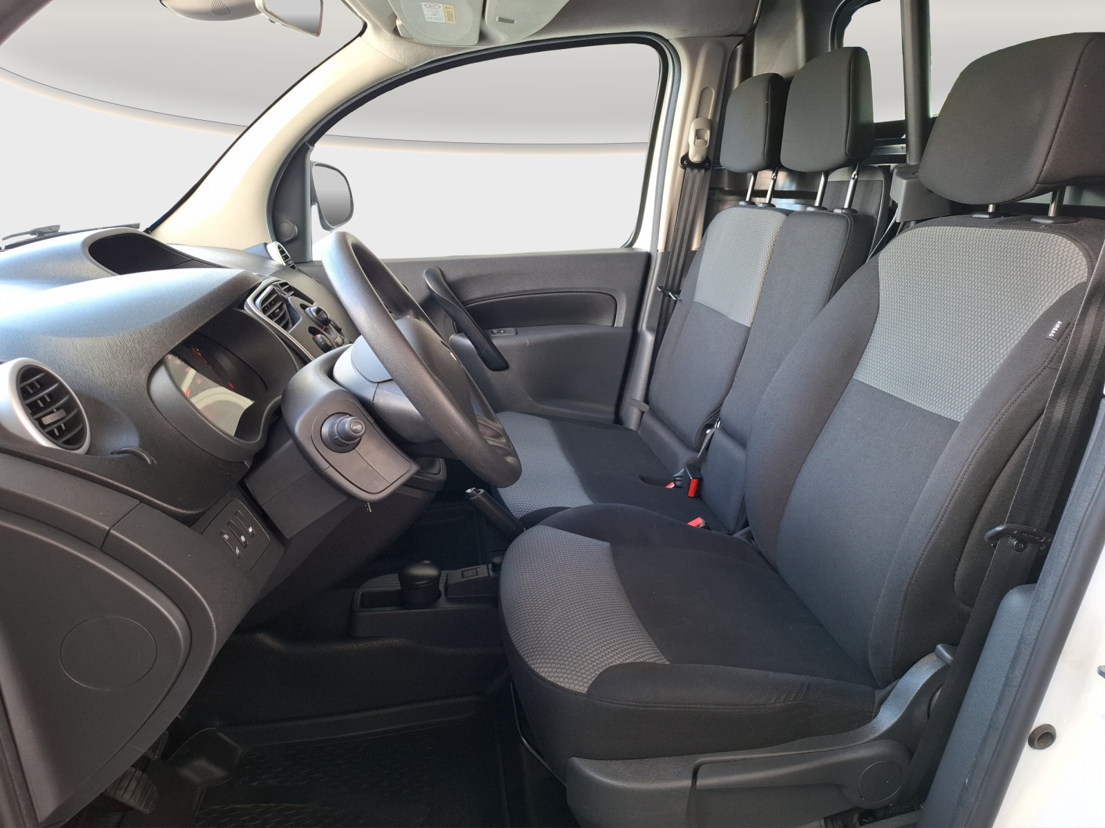 RENAULT Kangoo Medium dCi 90 ENERGY Business // Anhängerkupplung // 3-Plätzer-image-8
