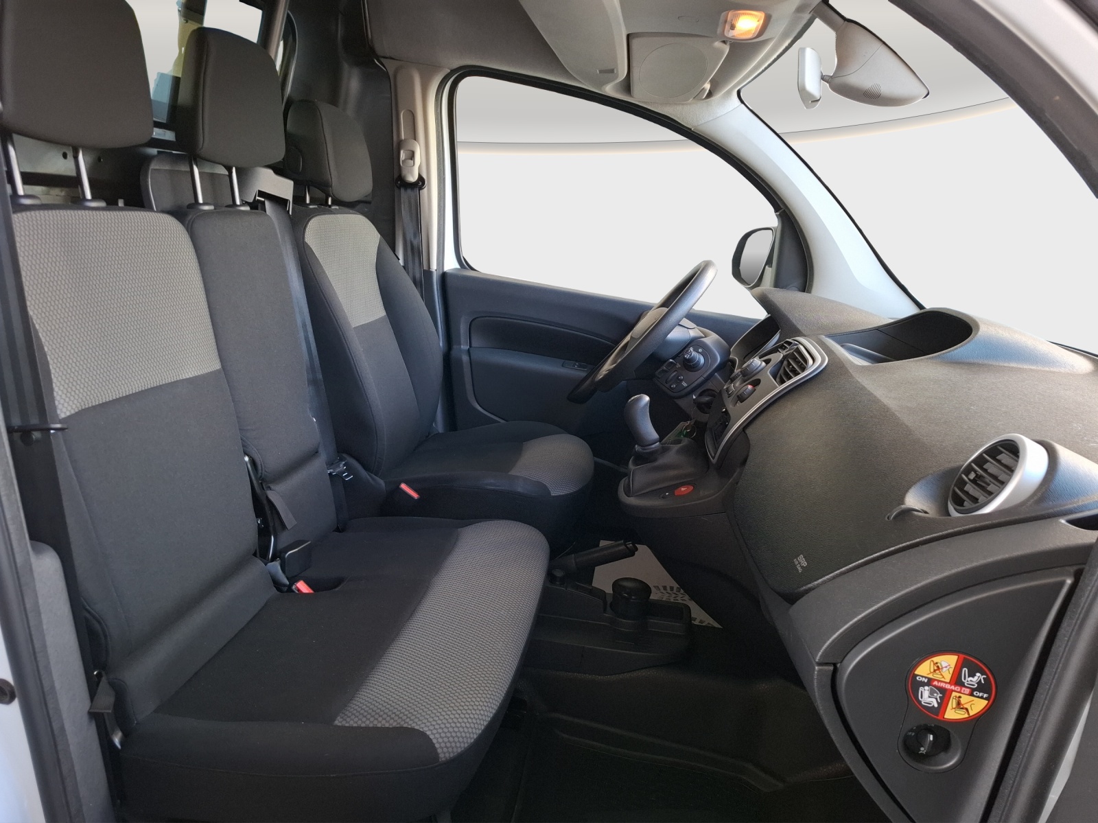 RENAULT Kangoo Medium dCi 90 ENERGY Business // Anhängerkupplung // 3-Plätzer-image-9