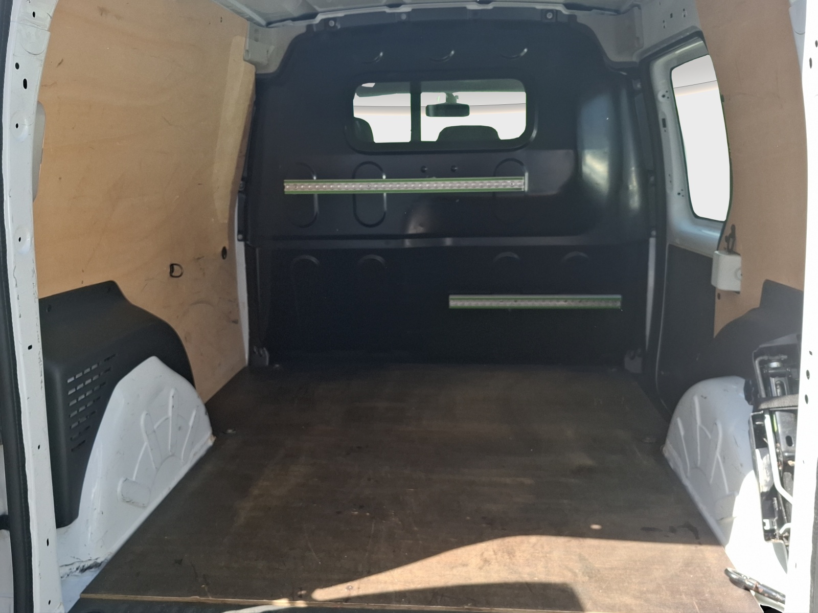 RENAULT Kangoo Medium dCi 90 ENERGY Business // Anhängerkupplung // 3-Plätzer-image-15