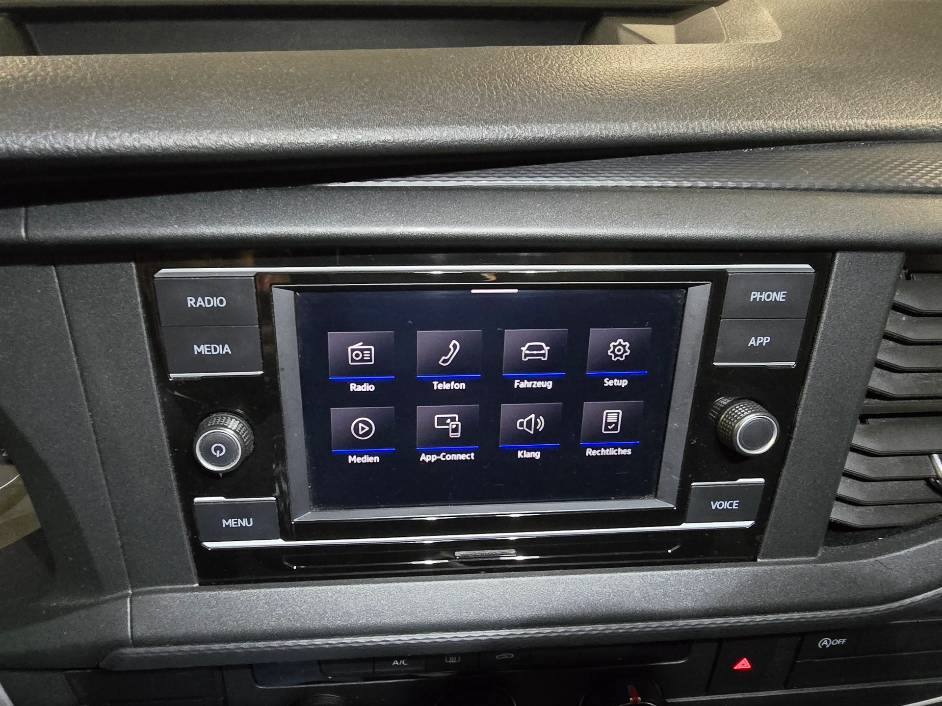 VW T6.1 2.0 TDI Entry-image-15