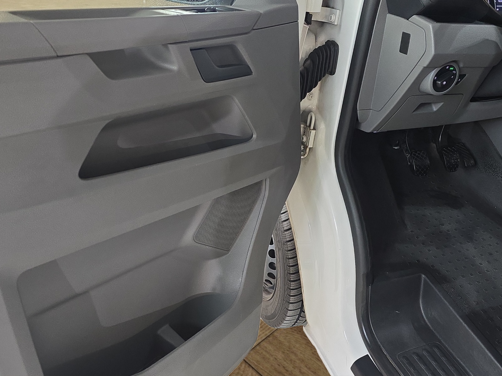 VW T6.1 2.0 TDI Entry-image-18