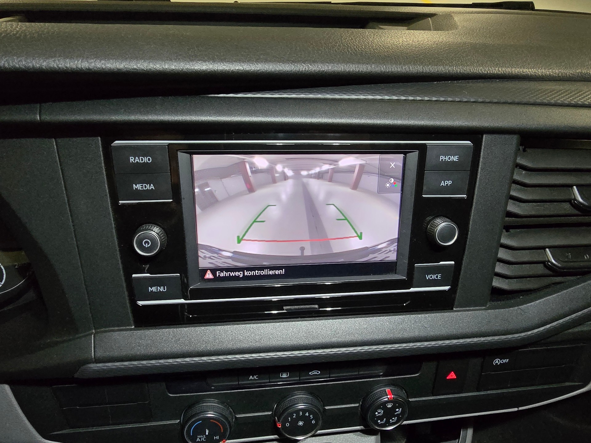 VW T6.1 2.0 TDI Entry-image-13