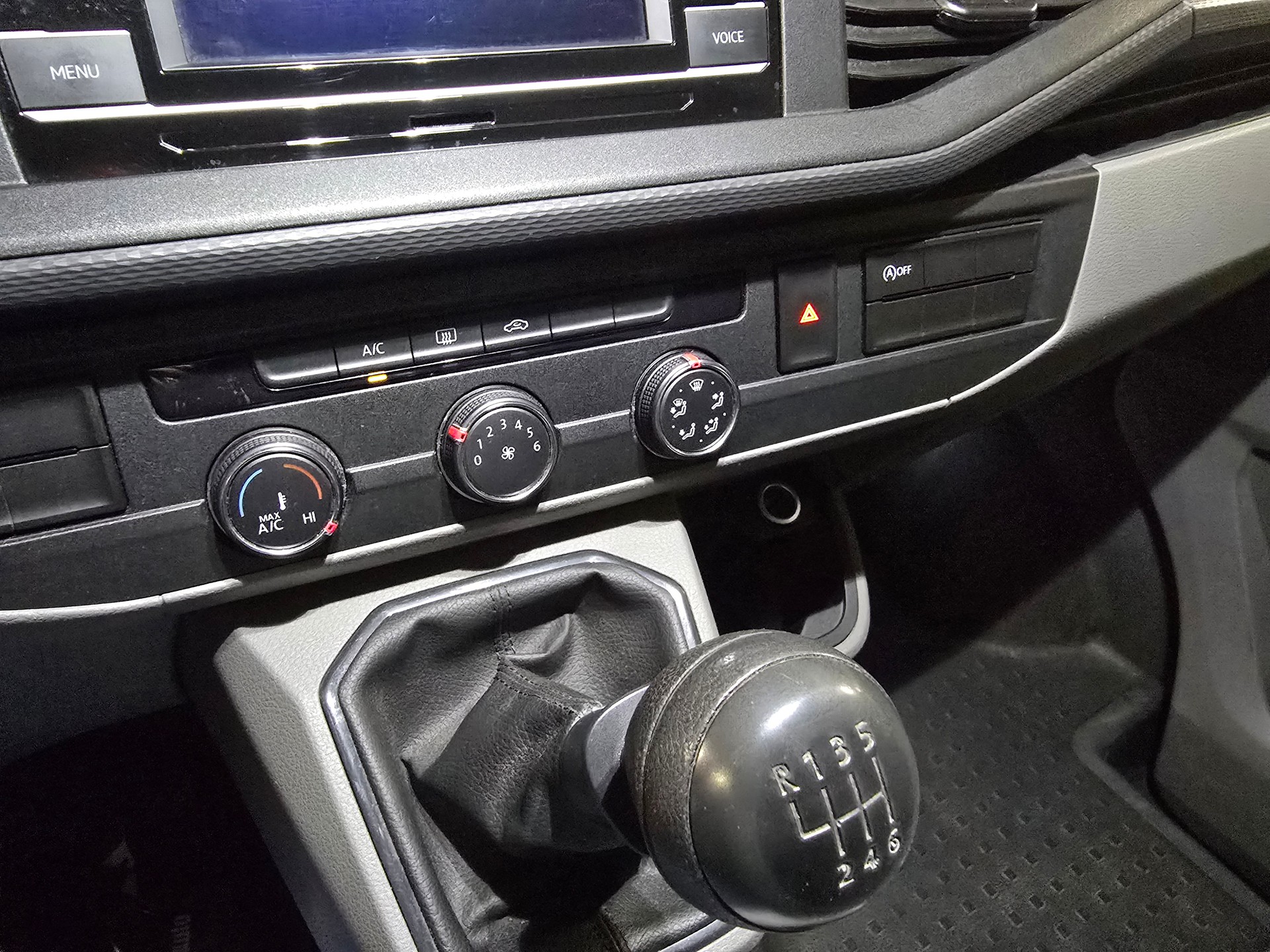VW T6.1 2.0 TDI Entry-image-16