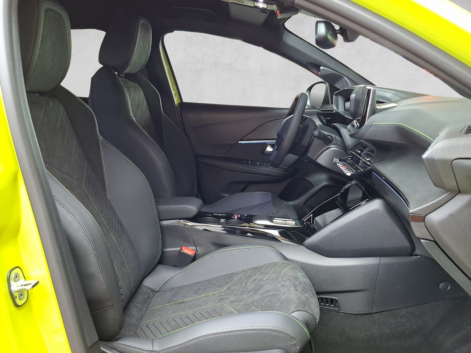 PEUGEOT 208 1.2 Hybrid 145 GT-image-11