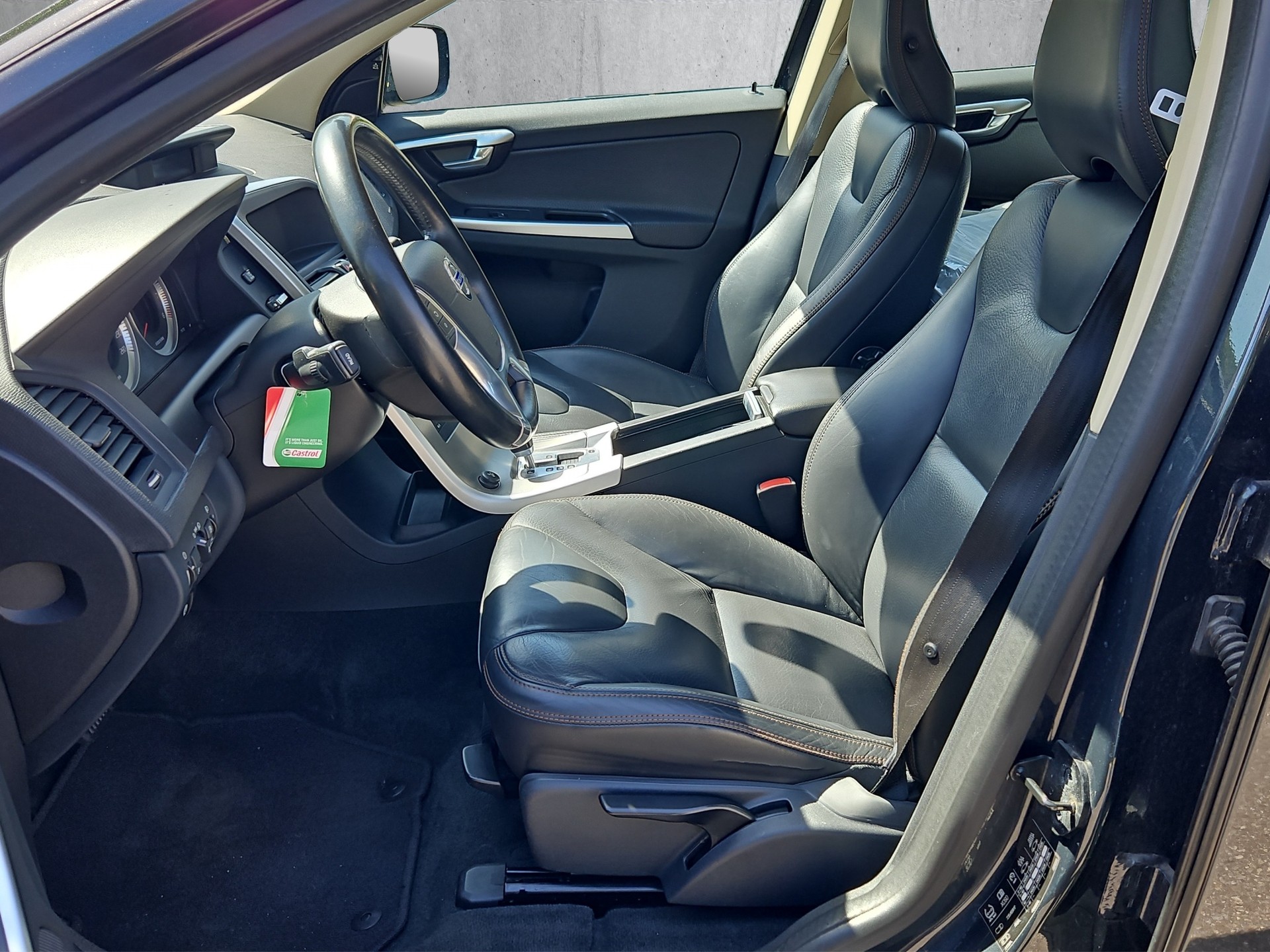 VOLVO XC60 2.0T Momentum Powershift-image-5