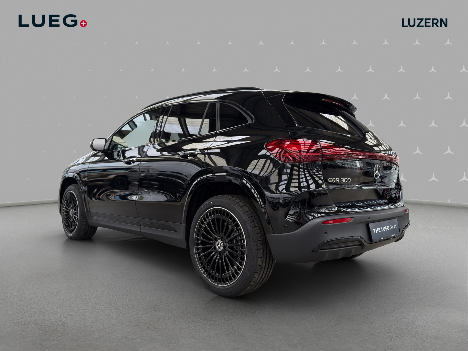 MERCEDES-BENZ EQA 300 66,5kWh 4Matic Excellence-image-2