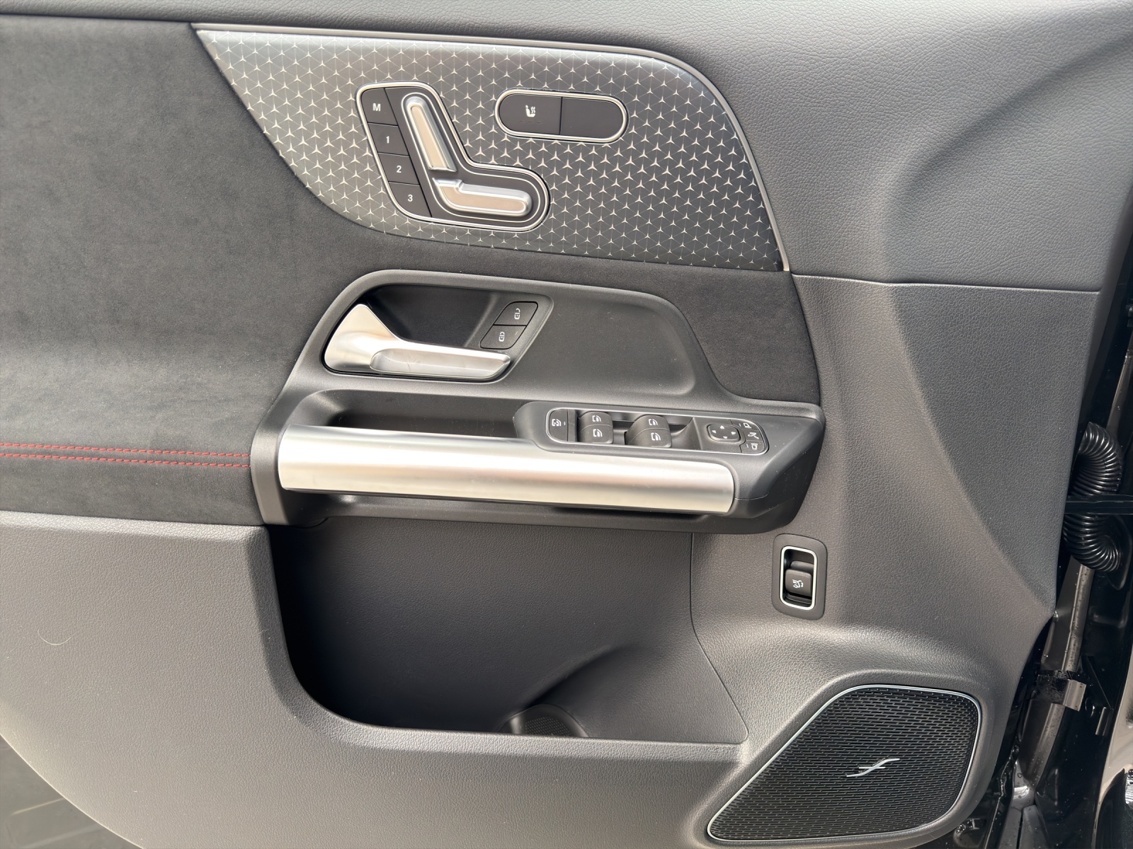 MERCEDES-BENZ EQA 300 66,5kWh 4Matic Excellence-image-12