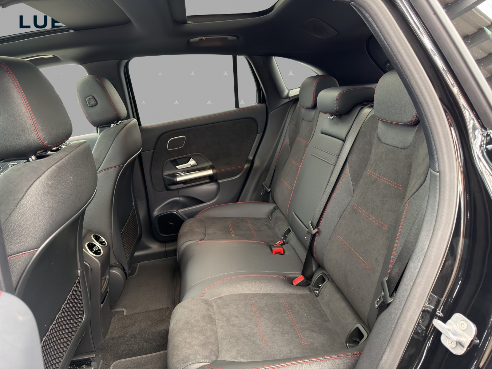 MERCEDES-BENZ EQA 300 66,5kWh 4Matic Excellence-image-13