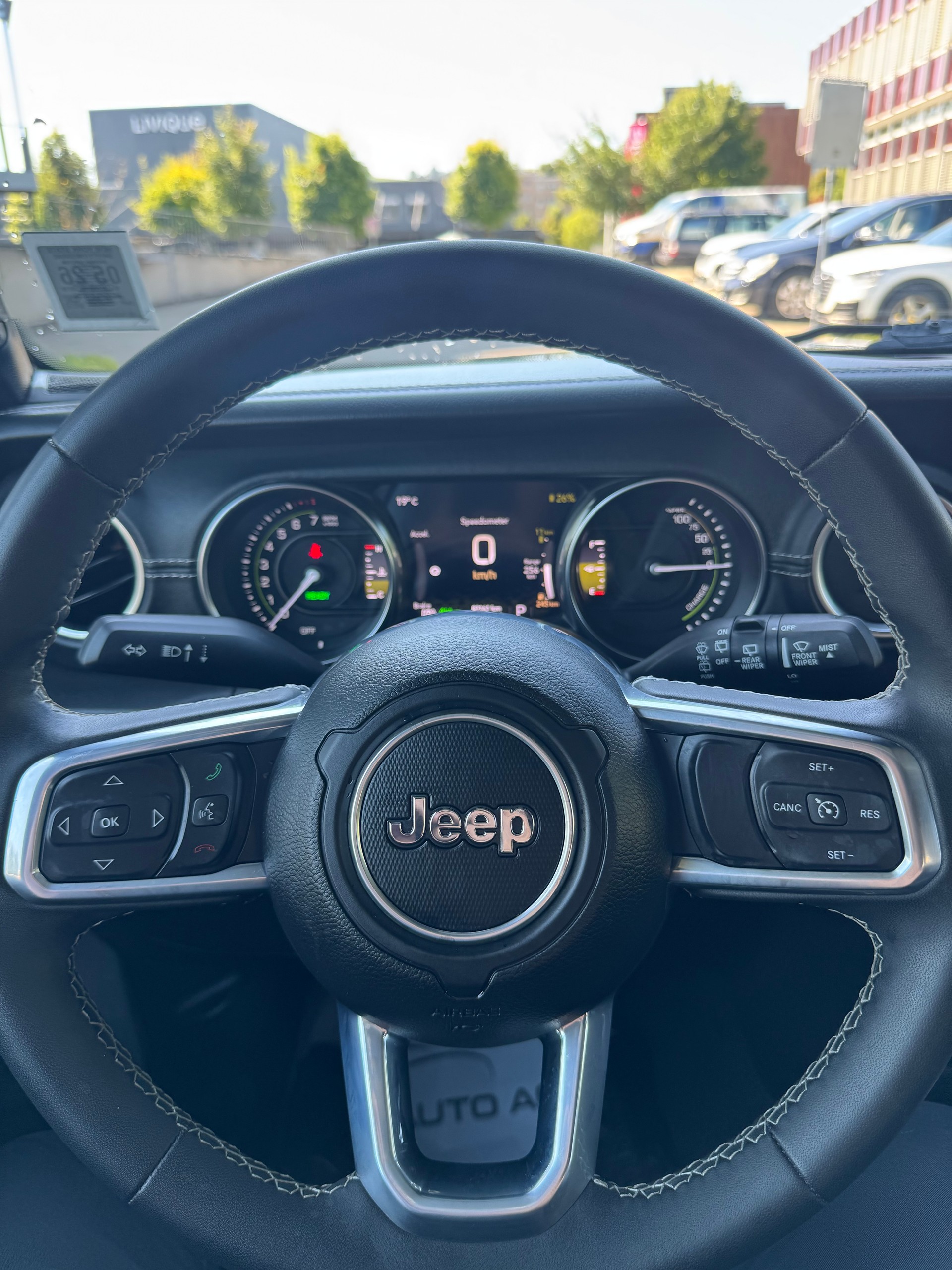 JEEP 2.0 Turbo Sahara Unlimited 4xe-image-3