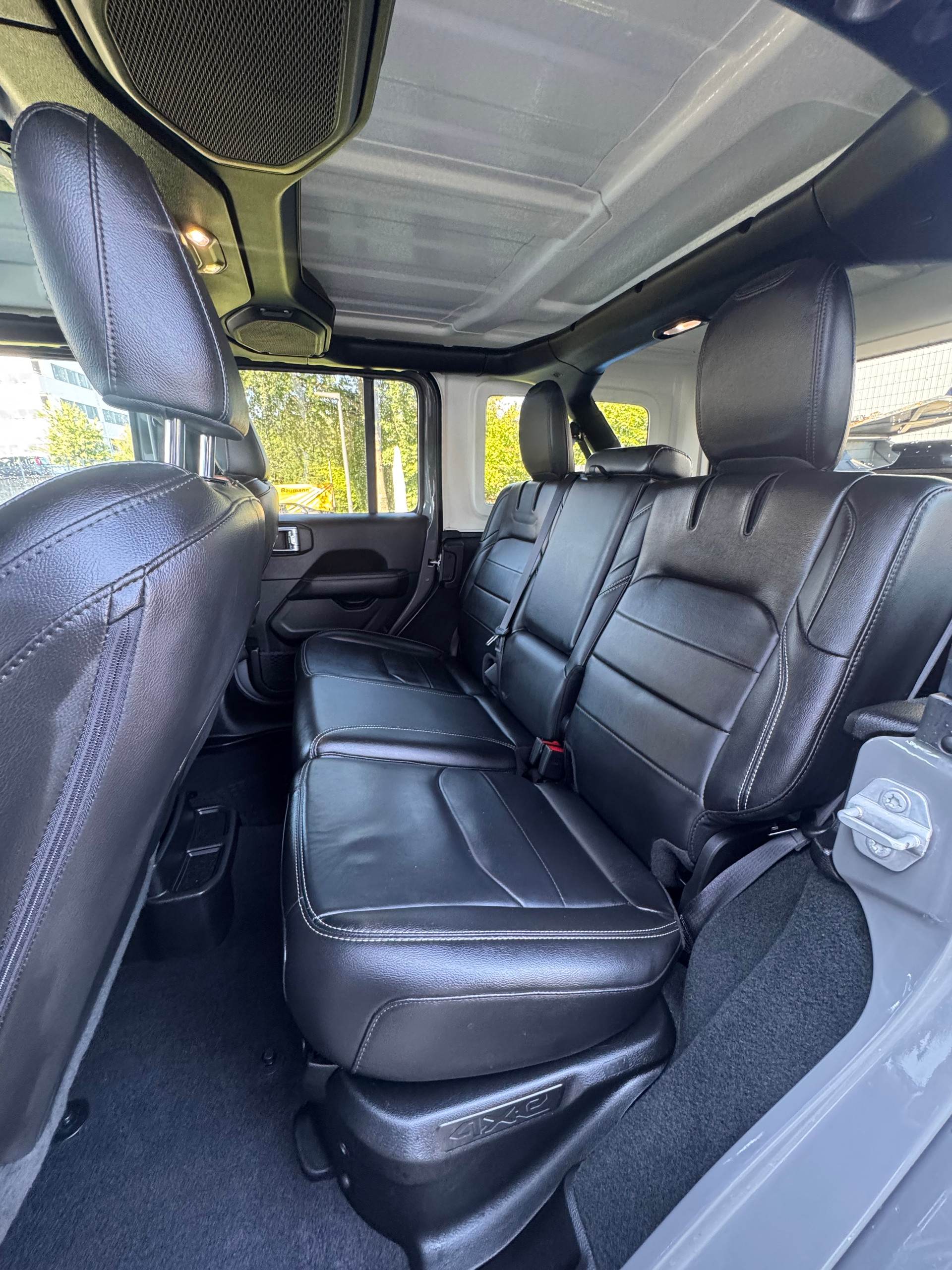 JEEP 2.0 Turbo Sahara Unlimited 4xe-image-5