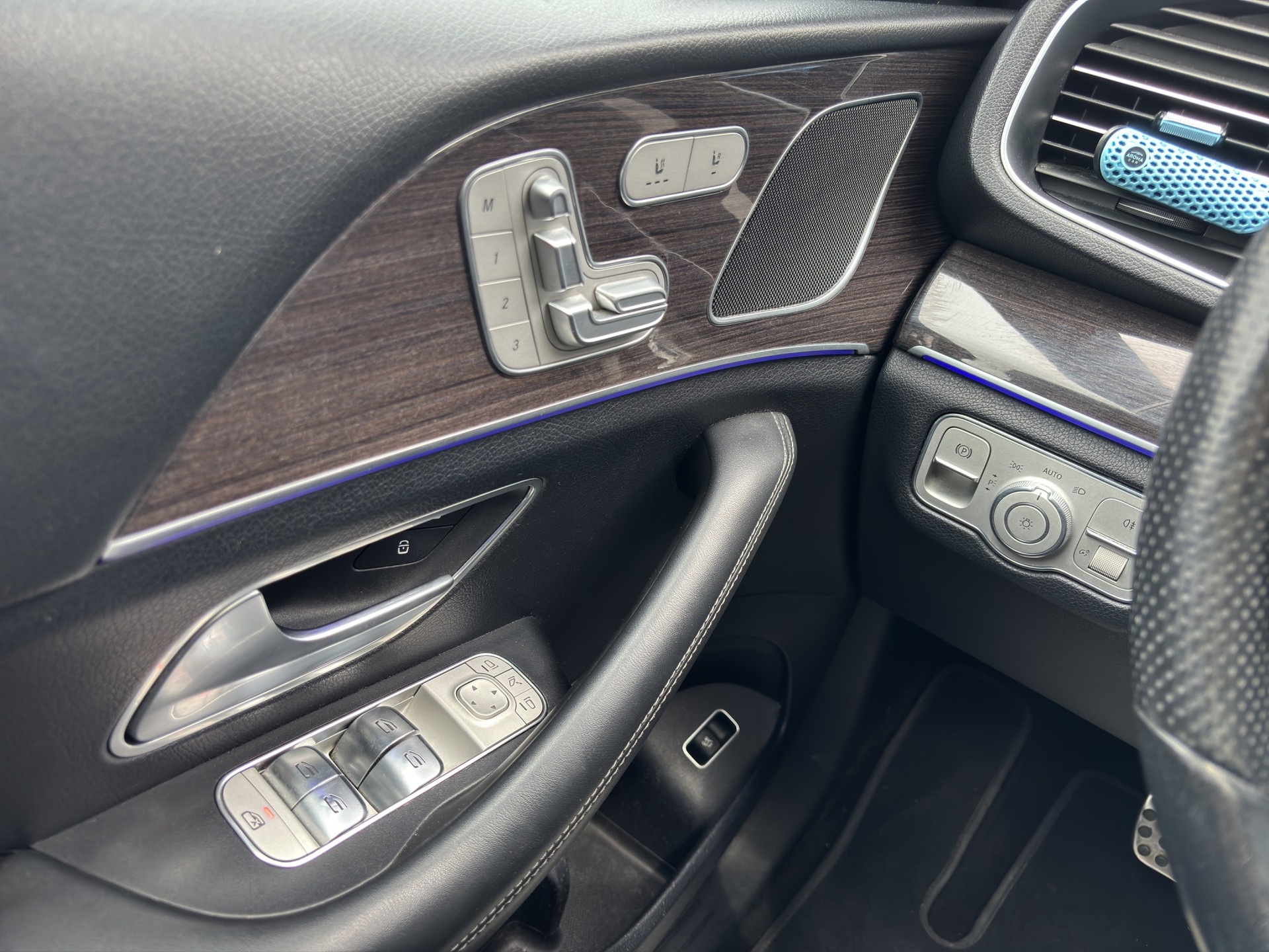 MERCEDES-BENZ AMG 400 D 4 MATIC-image-12