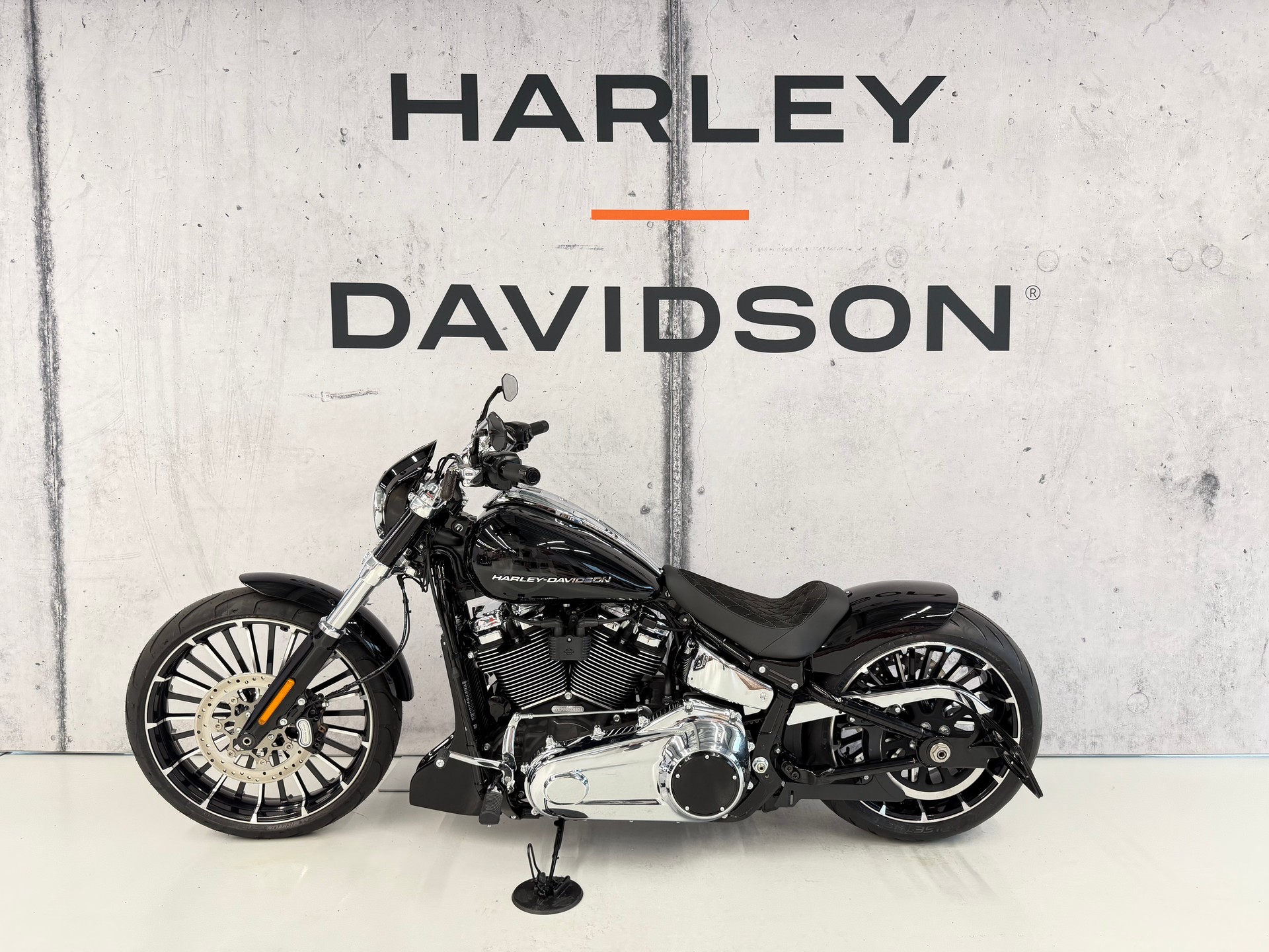 HARLEY-DAVIDSON FXBR Breakout 117-showroom-element-3