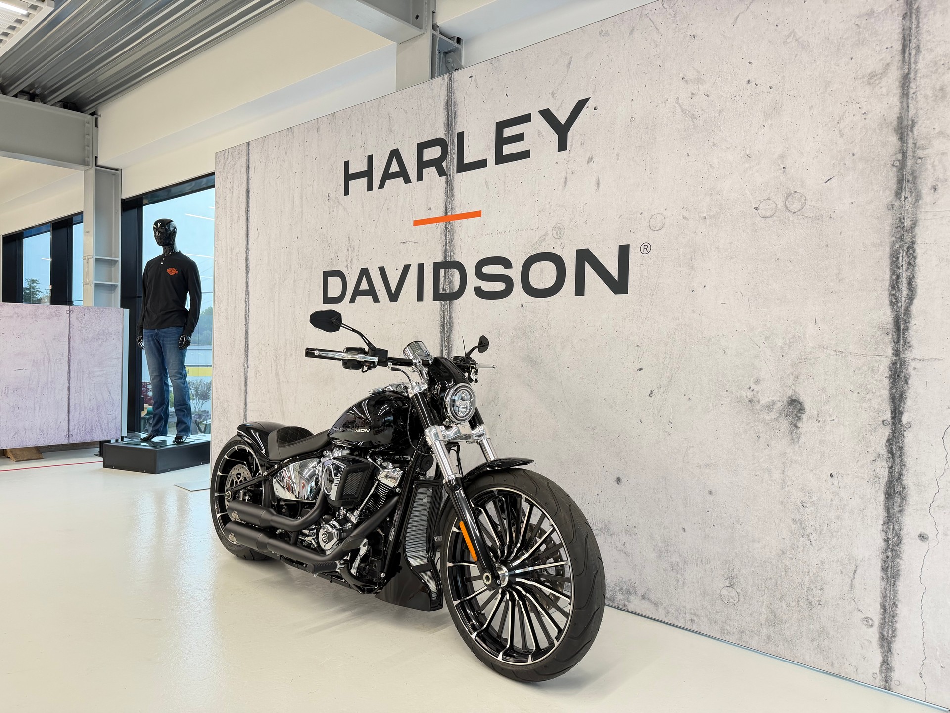 HARLEY-DAVIDSON FXBR Breakout 117-showroom-element-1