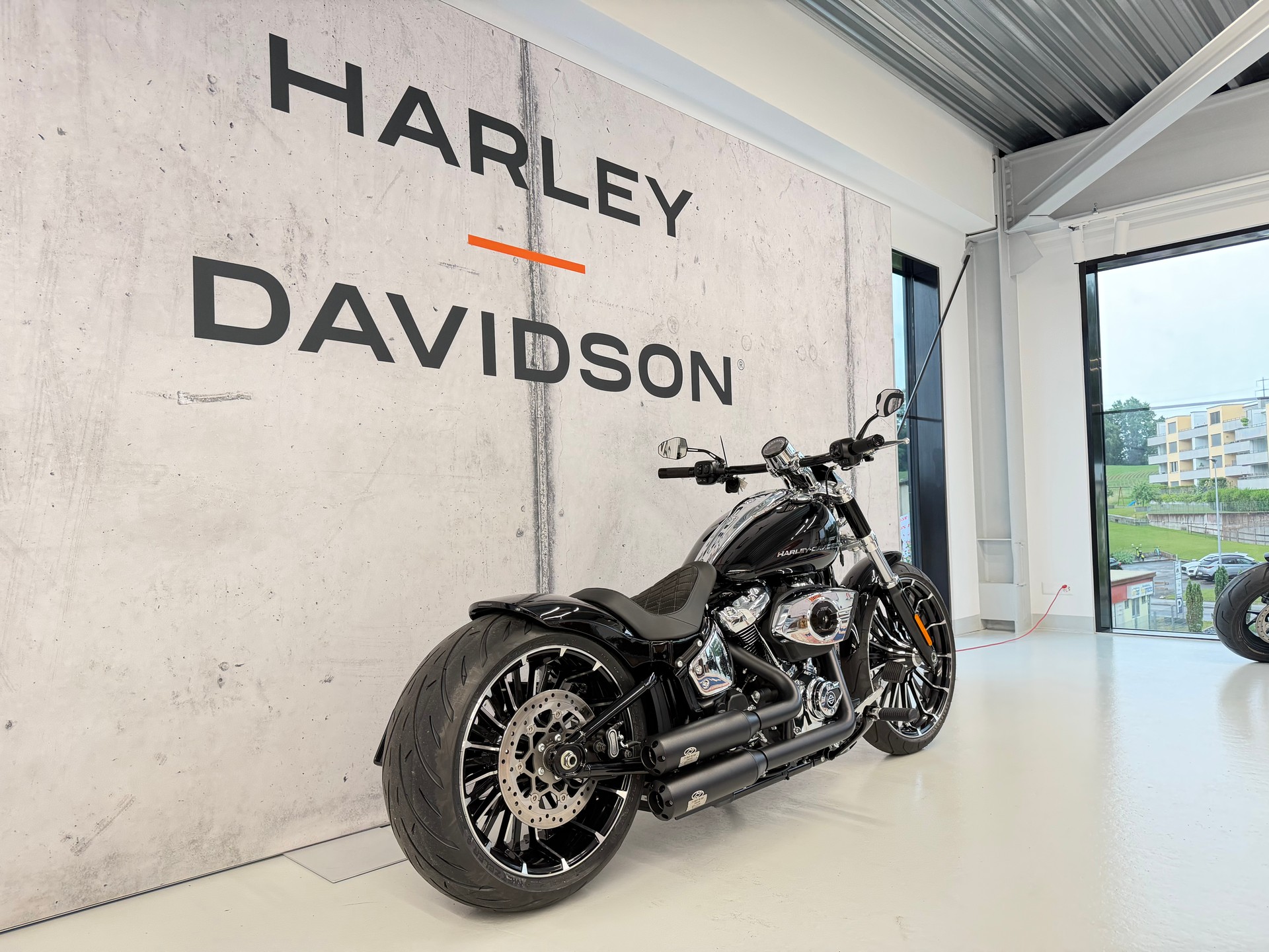 HARLEY-DAVIDSON FXBR Breakout 117-showroom-element-2