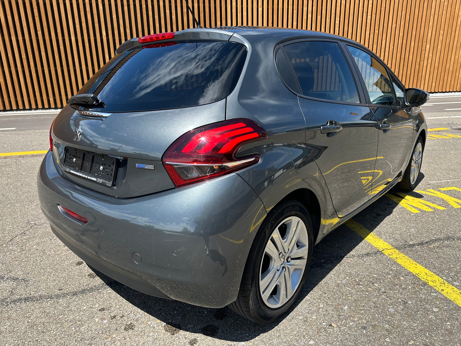PEUGEOT 208 1.2 PureTech Style-image-4