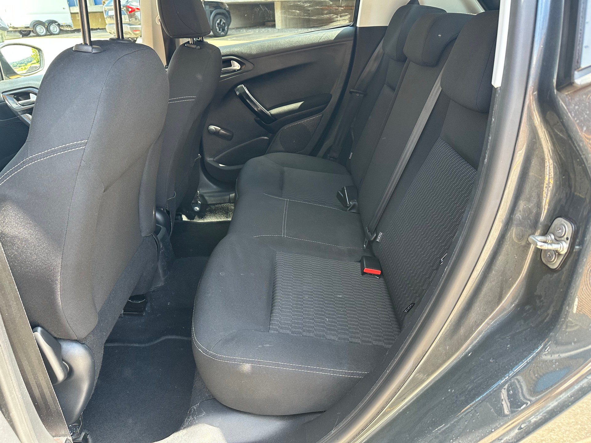PEUGEOT 208 1.2 PureTech Style-image-10