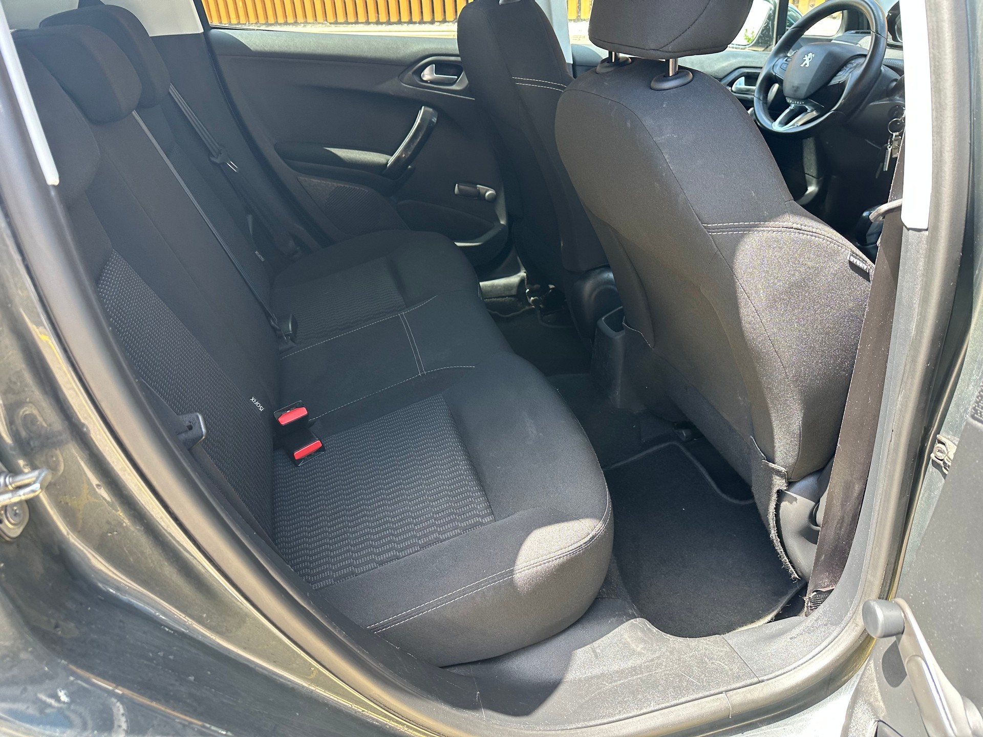 PEUGEOT 208 1.2 PureTech Style-image-7