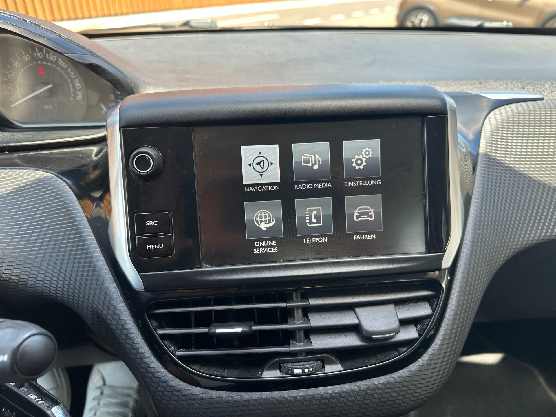 PEUGEOT 208 1.2 PureTech Style-image-12