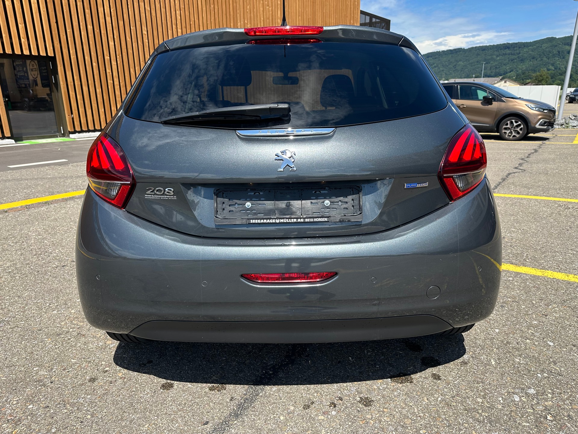 PEUGEOT 208 1.2 PureTech Style-image-3