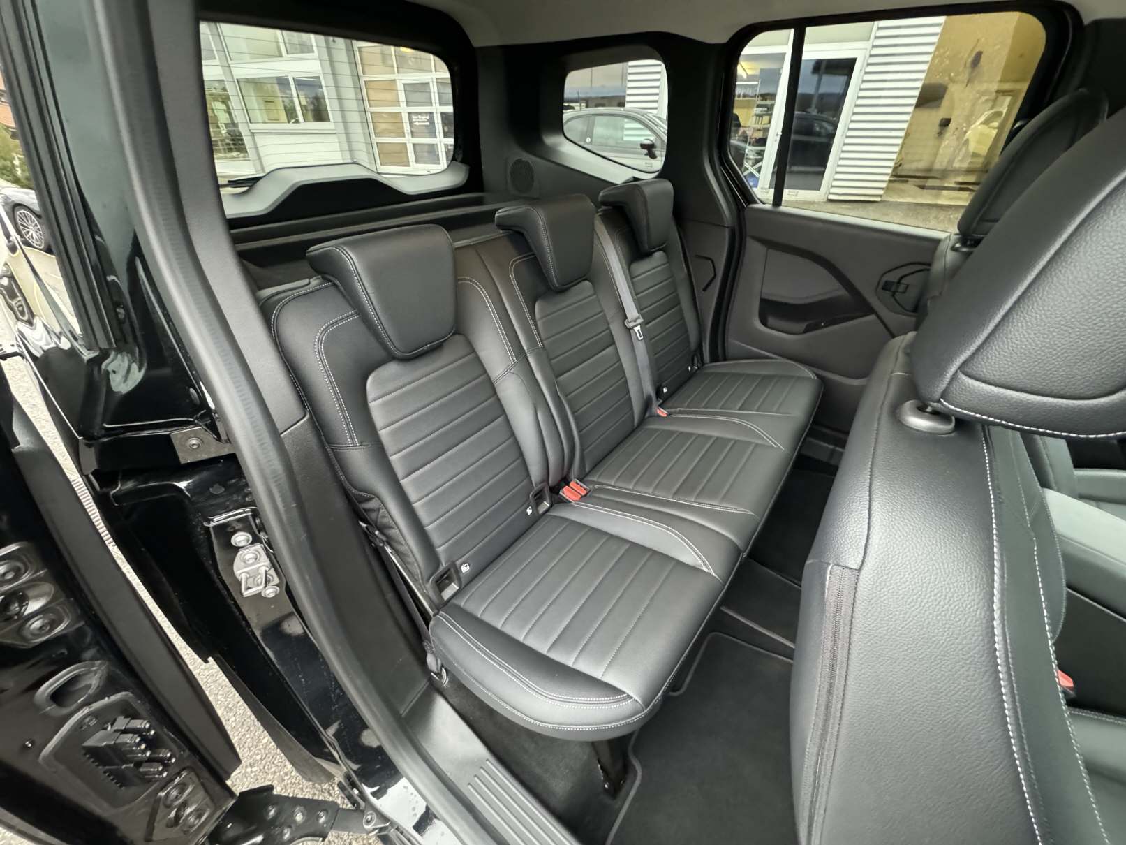 MERCEDES-BENZ T 180d Progressive Van S-image-10