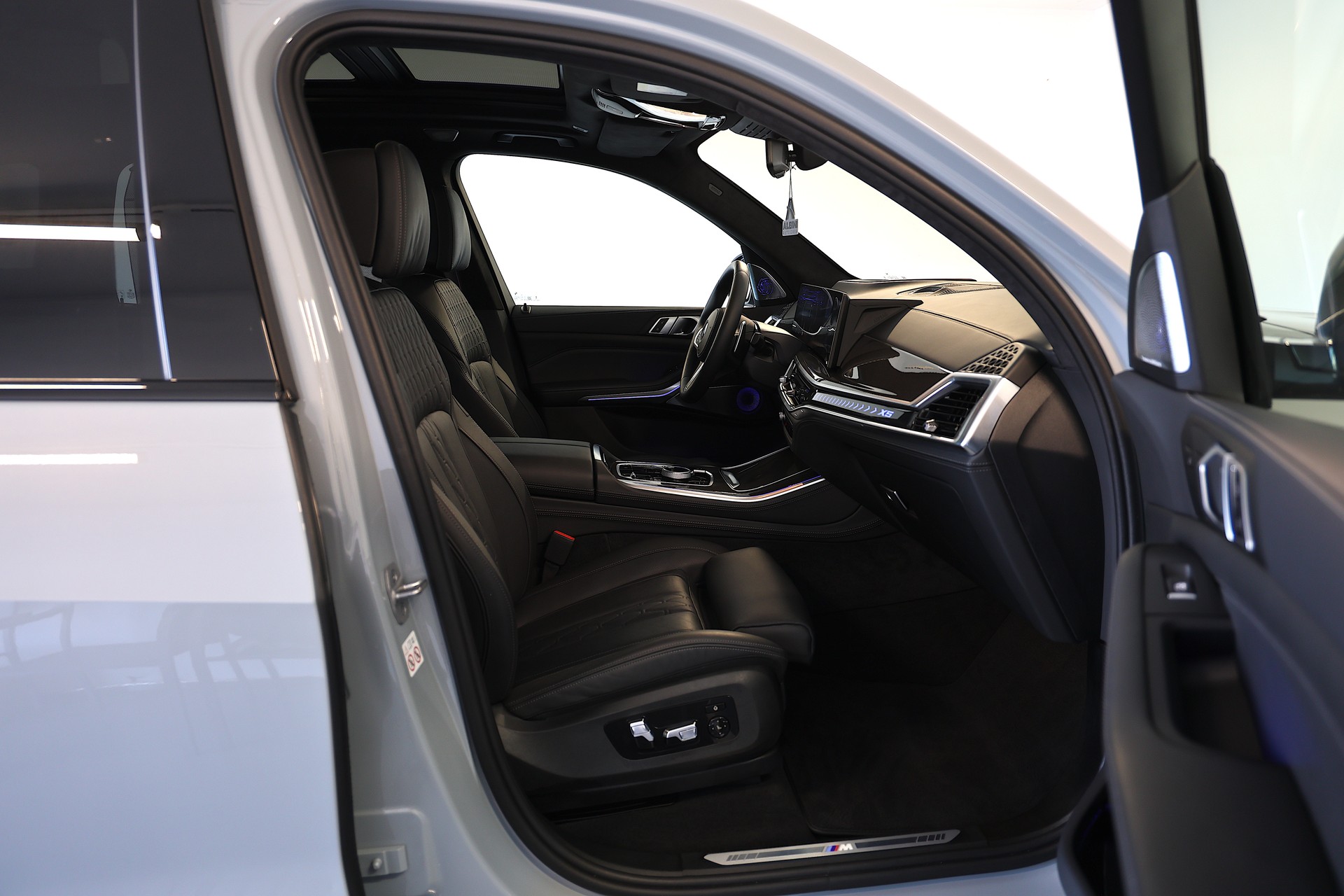 BMW X5 xDrive 48V 40d M Sport Pro *VOLLAUSSTATTUNG* *CH-FZ* *B&W Sound* *Carbon* Steptronic-image-13