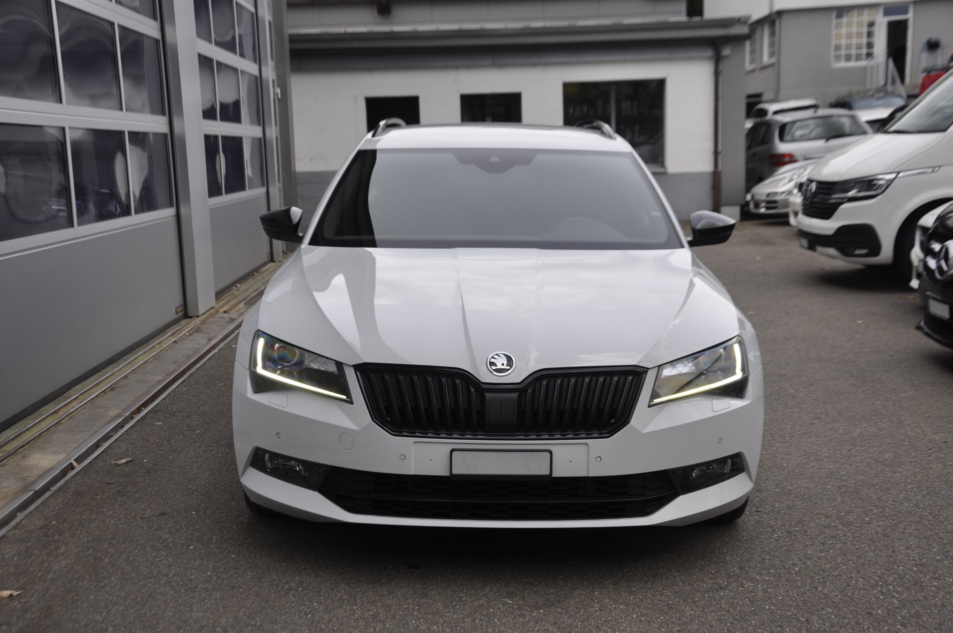 SKODA Superb Combi 2.0 TDi Sport Line 4x4 DSG I Anhängerkupplung-image-1