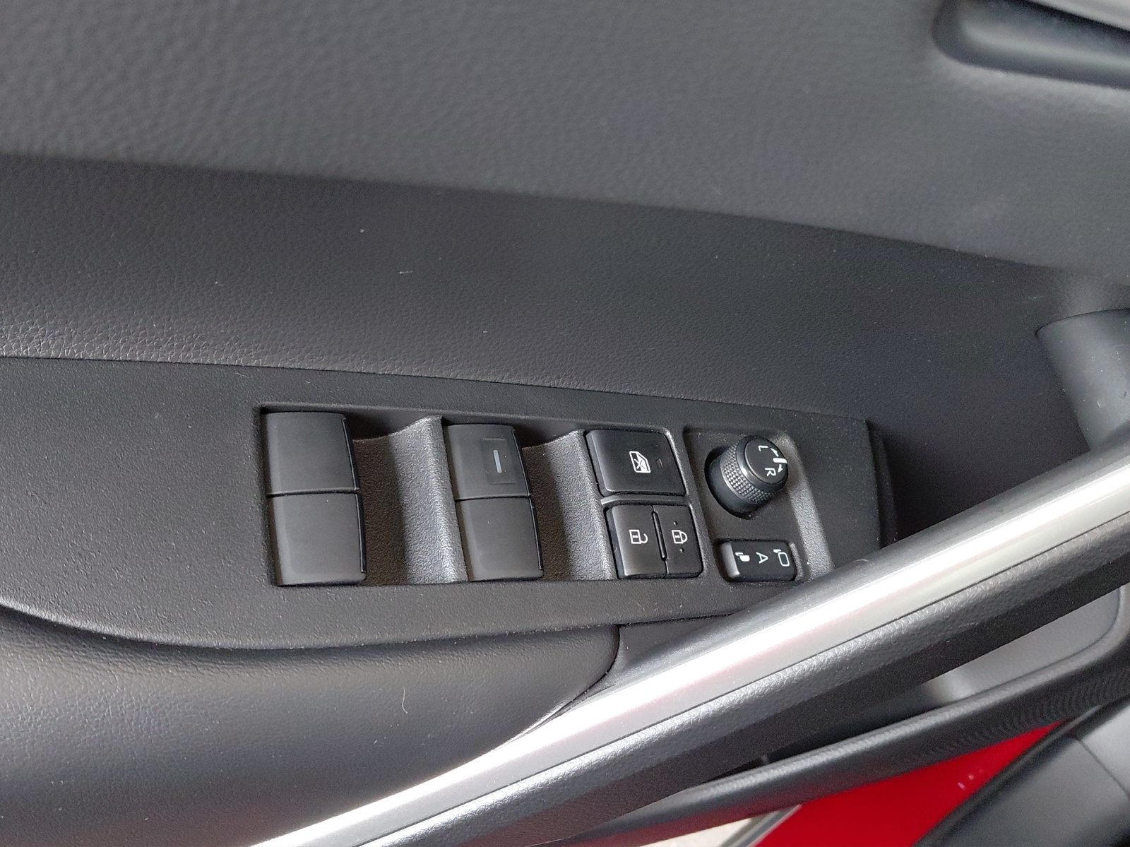 TOYOTA Corolla Cross 2.0 HSD Trend AWD-i-image-11