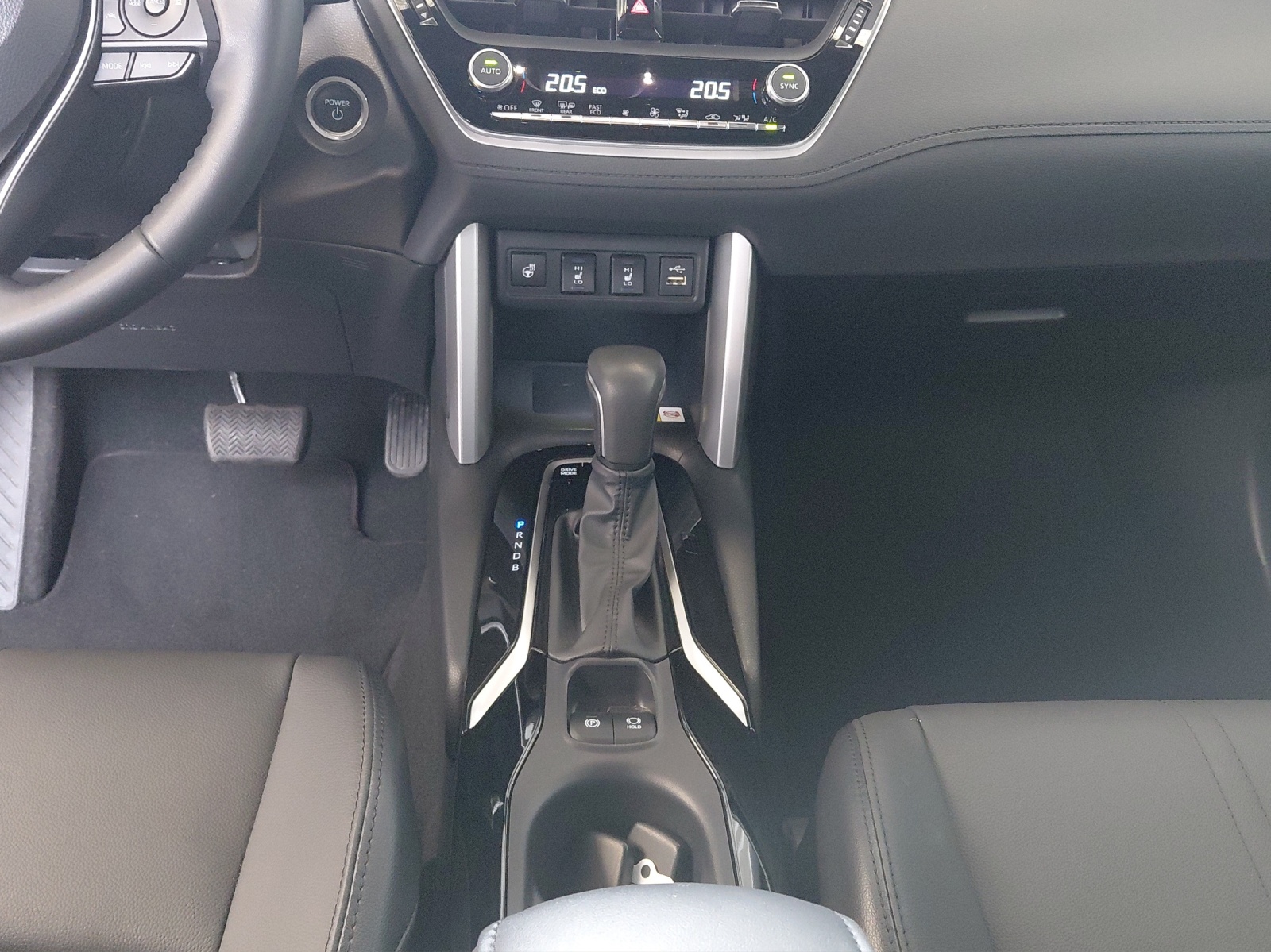 TOYOTA Corolla Cross 2.0 HSD Trend AWD-i-image-14