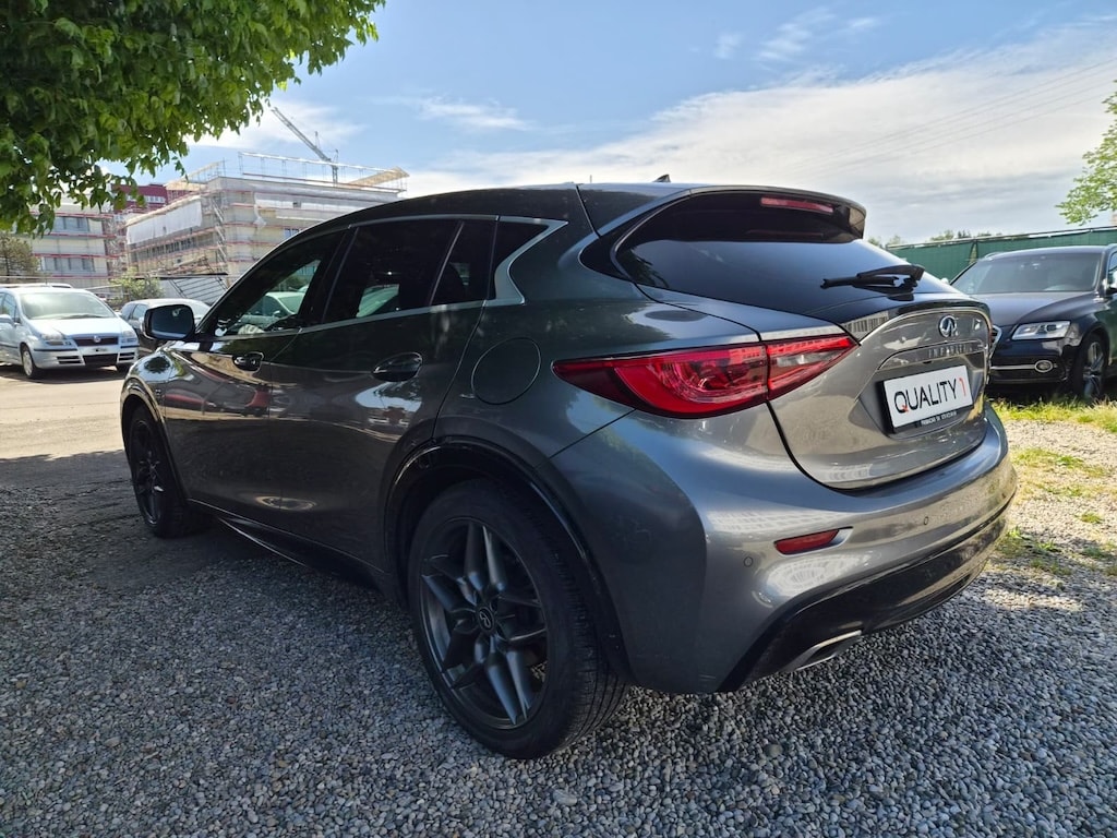 INFINITI Q30 2.2d Premium AWD DCT-image-3