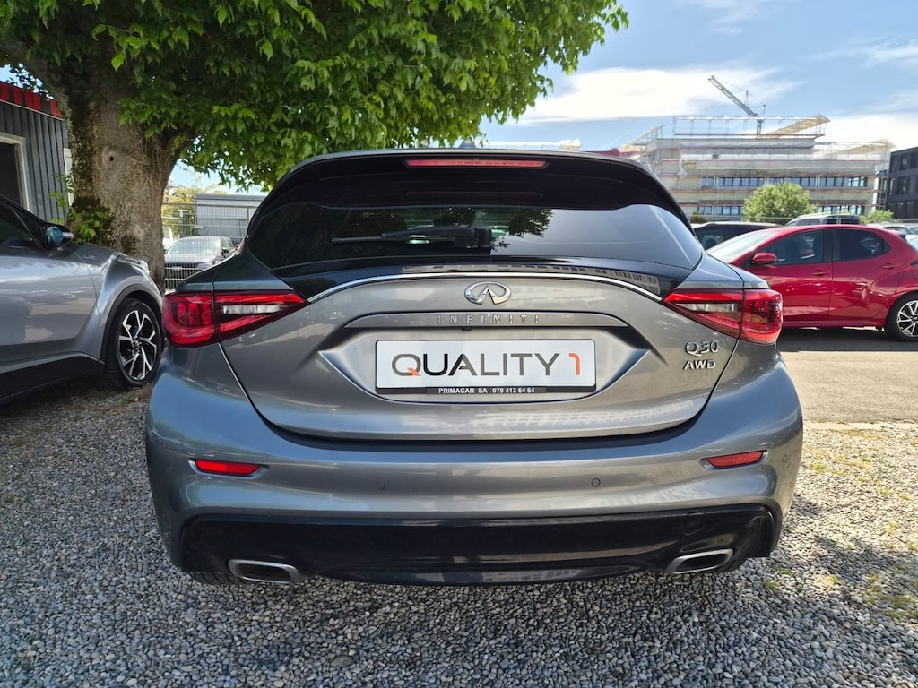 INFINITI Q30 2.2d Premium AWD DCT-image-4