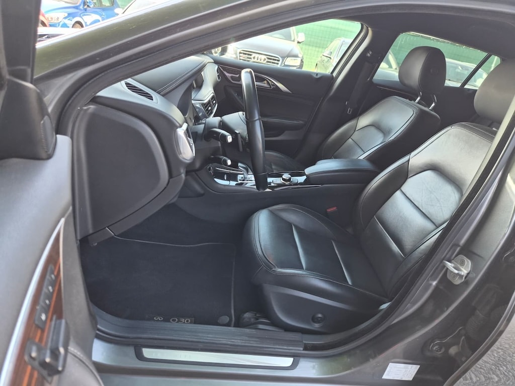 INFINITI Q30 2.2d Premium AWD DCT-image-8