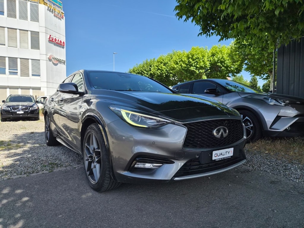 INFINITI Q30 2.2d Premium AWD DCT-image-0