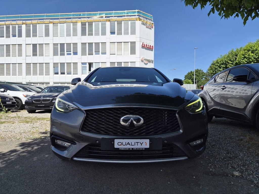 INFINITI Q30 2.2d Premium AWD DCT-image-1