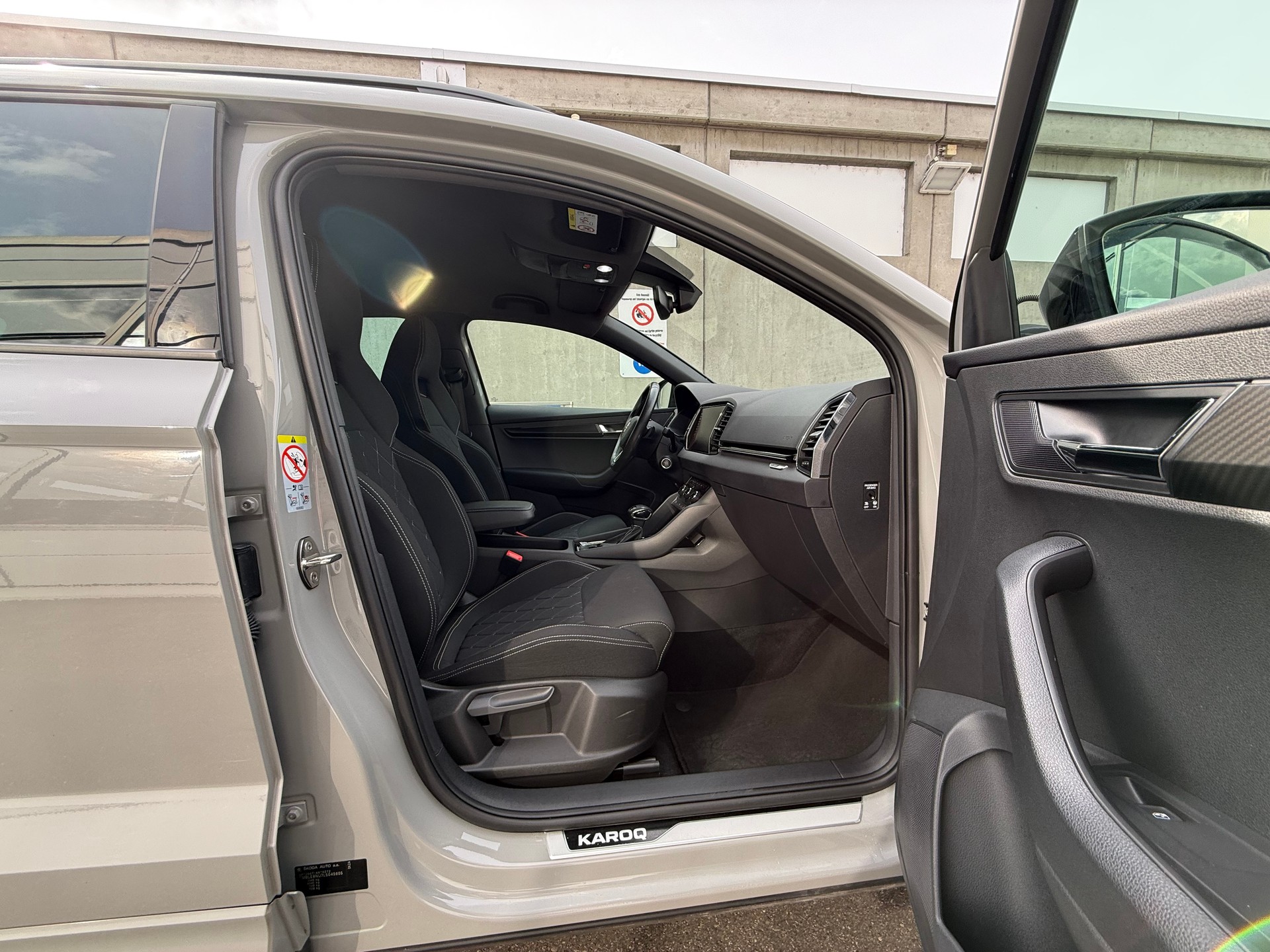 SKODA Karoq 2.0 TSI SportLine 4x4 DSG *Standheizung *Automat *Klimatisierungsautomatik *Rückfahrkamera *Start/Stop *Sitzheizung-image-14